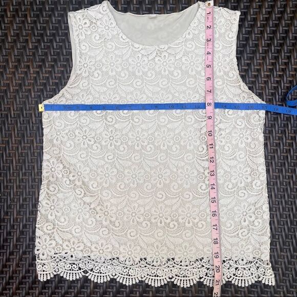 UNIQLO LACE SLEEVELESS TOP SMALL - Picture 13 of 14